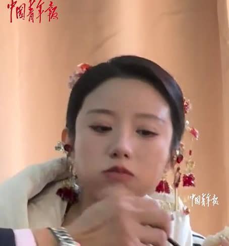 近日，浙江衢州，一女子结婚当天，因为从清晨到中午就一直在忙活，所有事情结束之后才