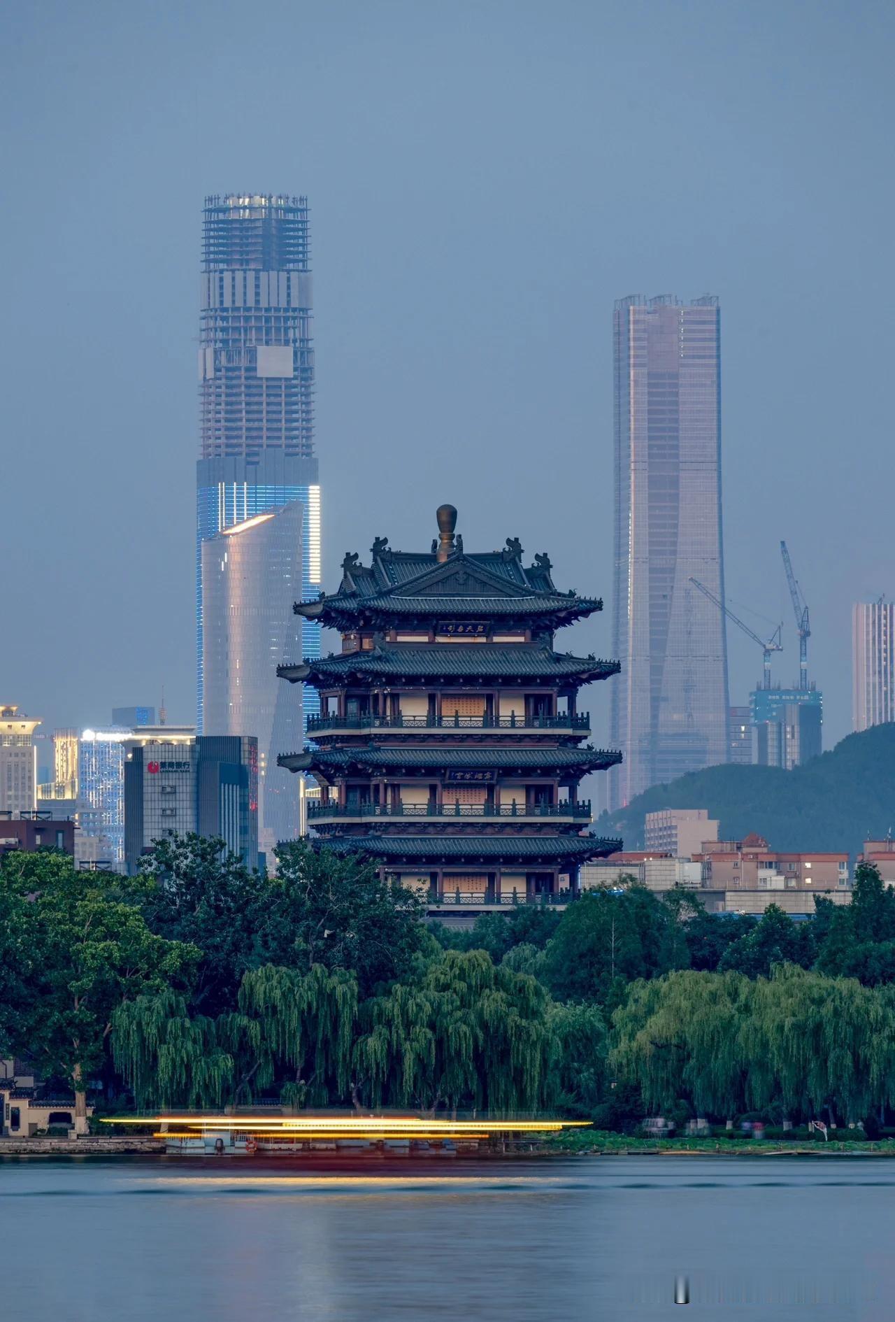 山东省十大上市公司赚钱能力怎么样？1.中际旭创目前每股851.9元，总市值