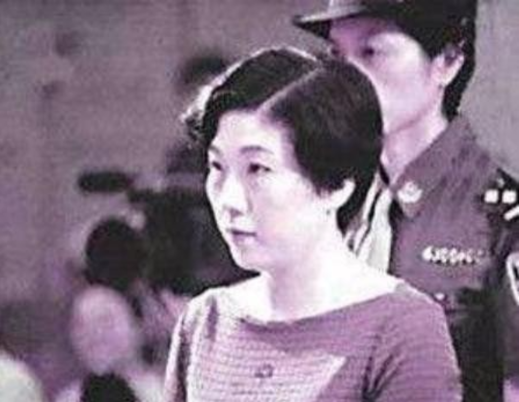 “上档次的男人才值得我玩”湖南第一女贪官蒋艳萍曾大言不惭地说。1999年，她因为