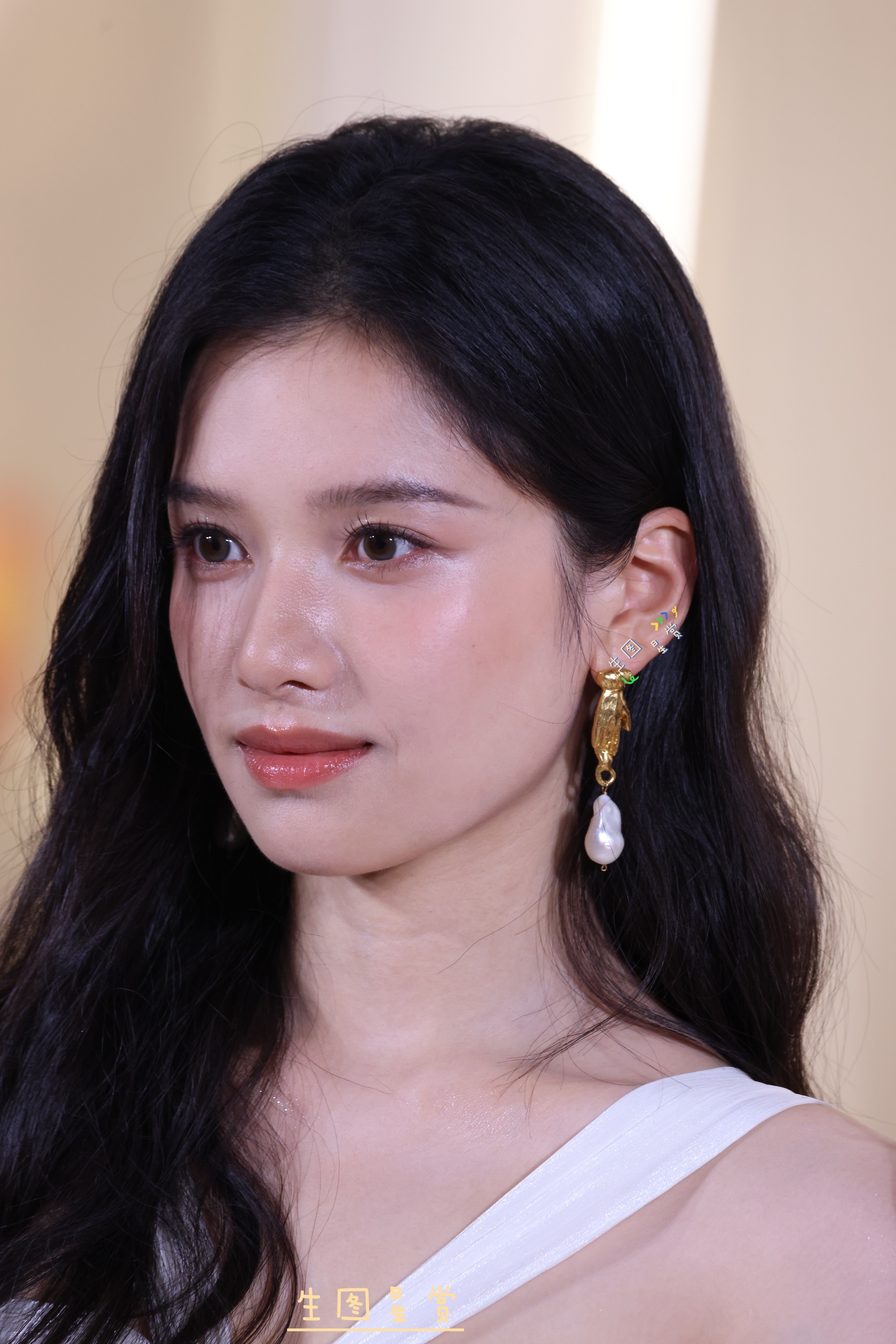 张婧仪×上海兰蔻站台白色礼服美成仙🤍公主仪是心动仪🤩张婧仪白色挂脖长裙张