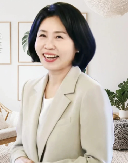 刚刚查了一下李在明夫人不查不知道，一查才明白！李在明当选后，夫人金惠景首