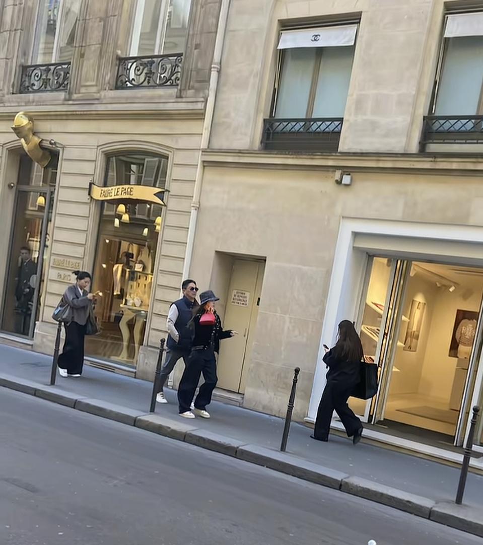 近日，有网友在法国巴黎街头偶遇京东创始人刘强东和妻子章泽天。网友：东哥气场强