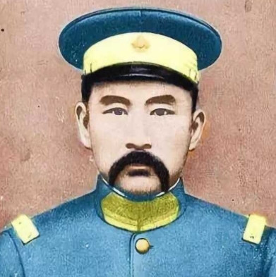 1911年辛亥革命爆发，张勋兵败出逃，带走了南京所有的火车，唯独漏了身怀有孕的宠