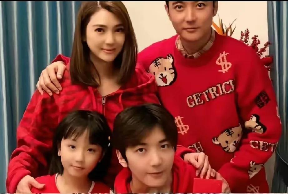 家人们谁懂啊！被洪欣家的颜值狠狠拿捏住了！她11岁的女儿，就像从洪欣的青春里复制