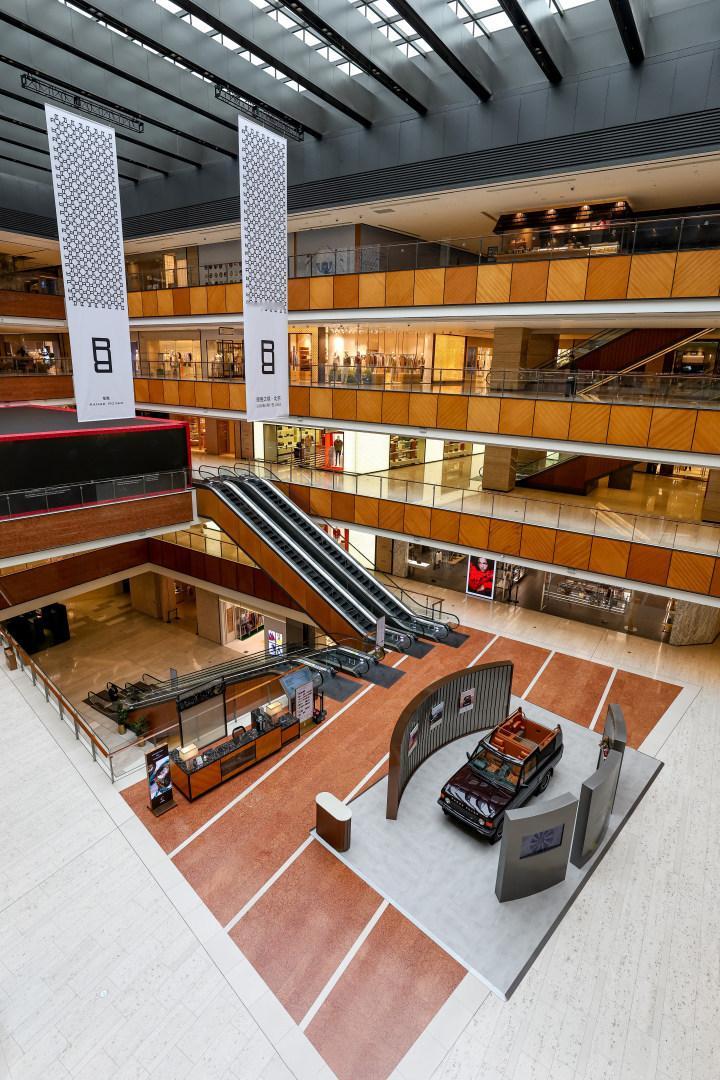 北京新晋时尚打卡地作为豪华SUV标杆，揽胜在今年迎来了革新，为此在北京王府井中环