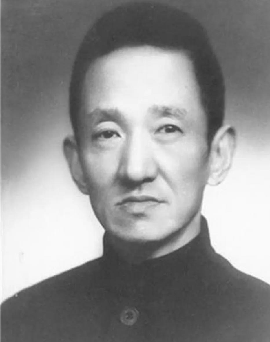 1947年，蒋介石心腹陈布雷的女儿因通共嫌疑被捕，毛人凤将此事告诉陈布雷时，他却