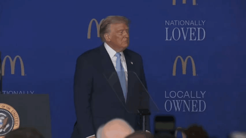 🇺🇸根据全国民调显示，随着公众不满情绪日益高涨，特朗普的支持率持续下滑。