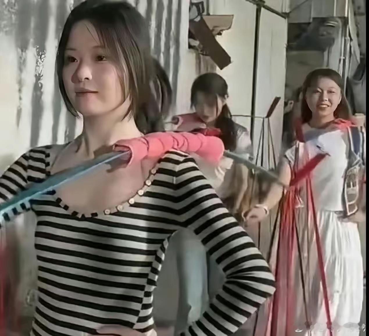 难怪都说潮汕女孩‏离婚率全‌‎省最低，光看‎她们‎﻿这身段‌就明白了。​​​