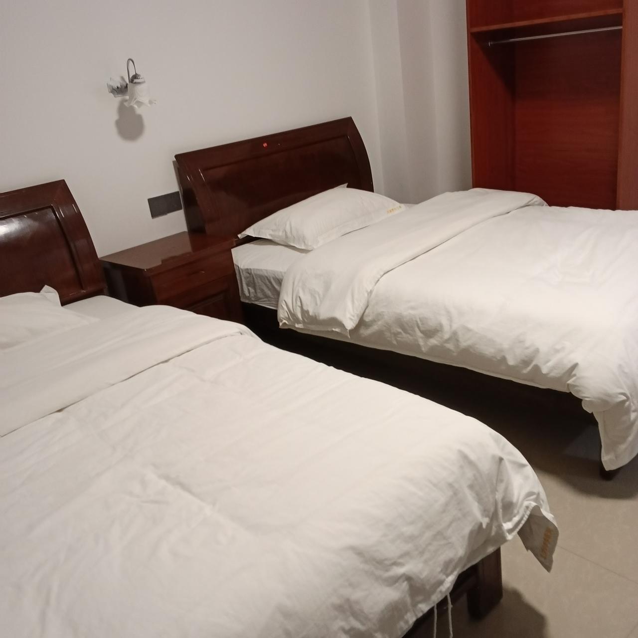 长寿巴马我来了入住包吃住酒店今天早晨我们从河池出发，网约车4个半小时终于来