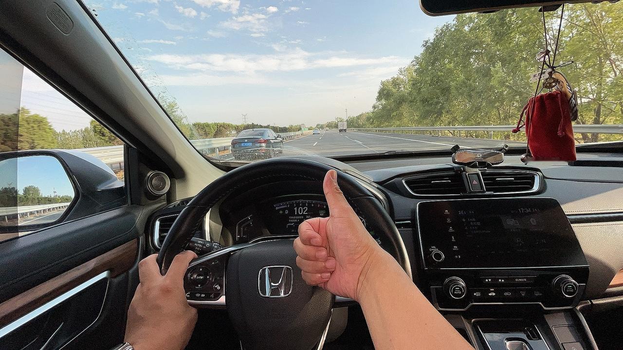 开的是本田CR-V，北方的冬天对SUV的考验其实不小，分享几个自己实测的冬季用车