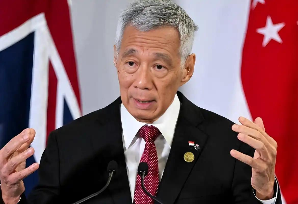 最近，上海一家法院因为新加坡货运公司不愿意运送中国产品而做出了判决。这个货运公司