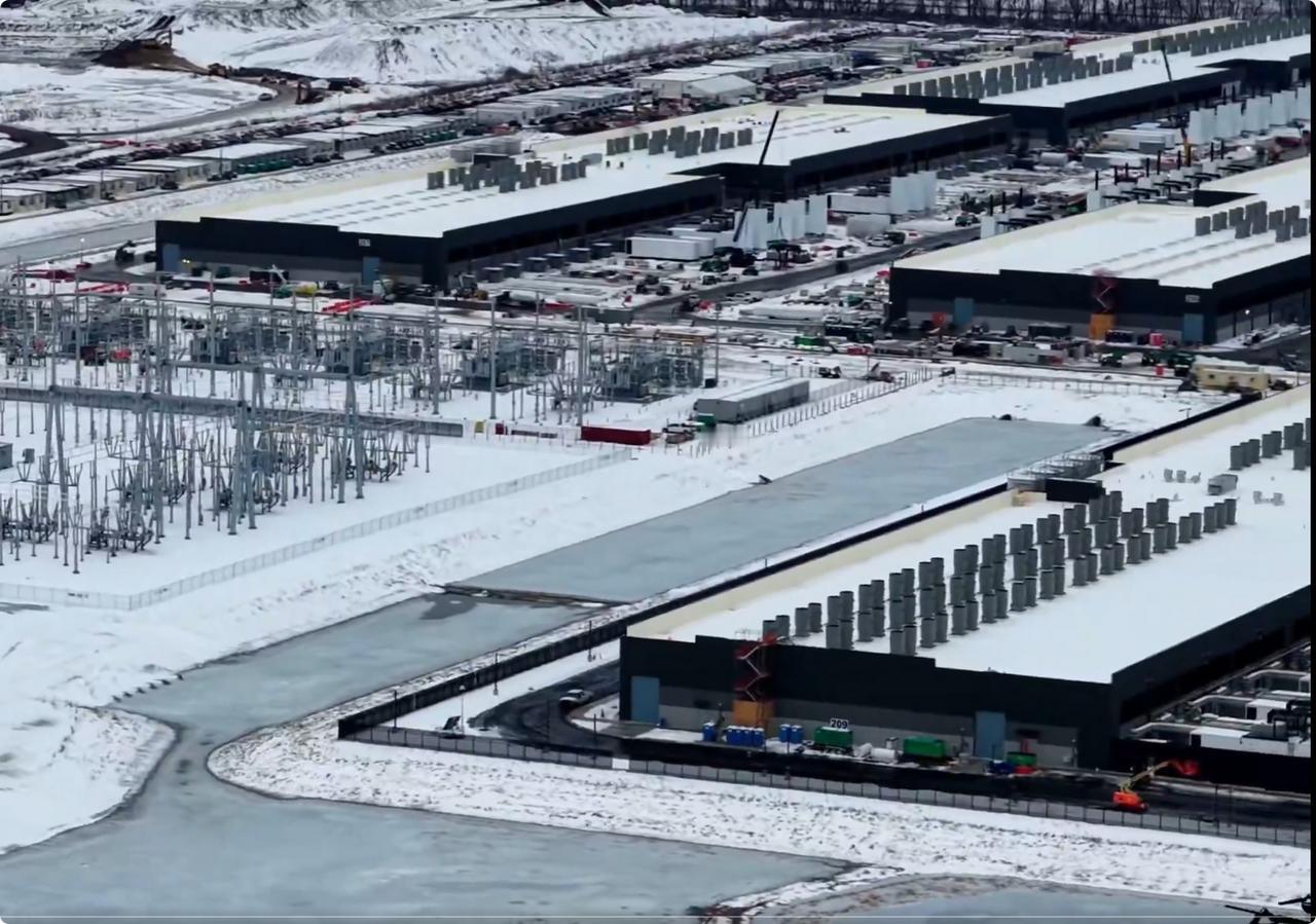 大家看看这组照片，玩过红警的朋友第一眼是不是很种很熟悉的风格？告诉大家，这可