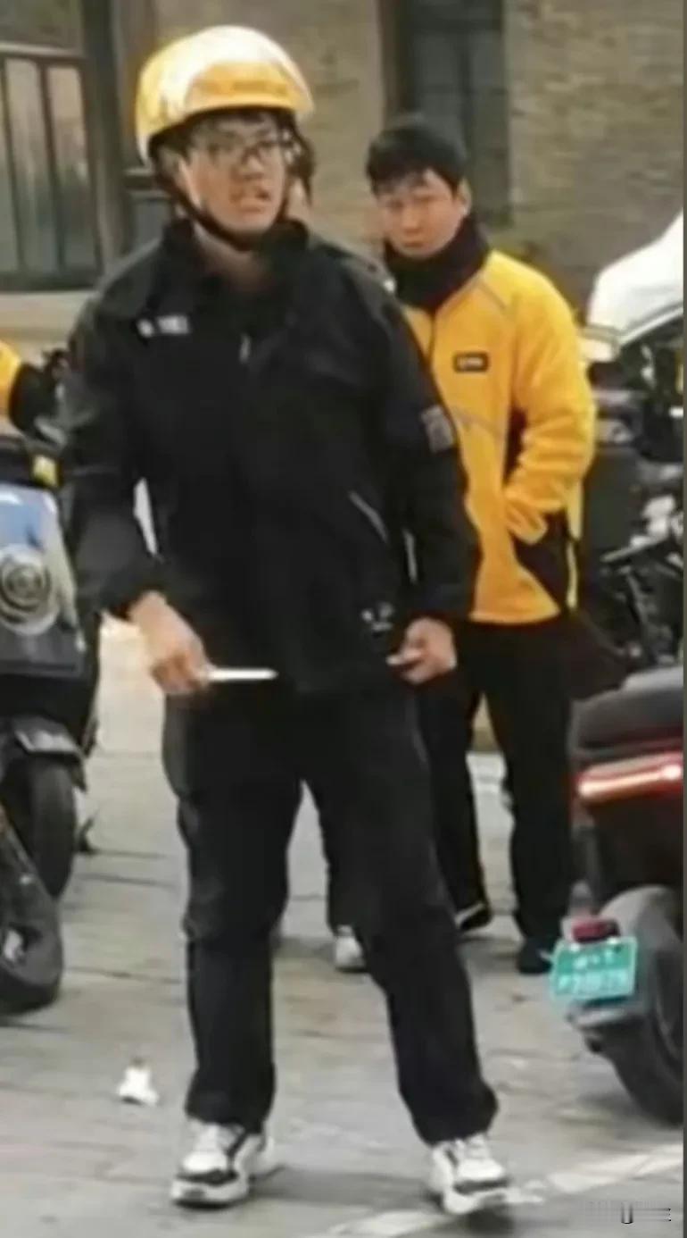 孩子，冲动是魔鬼啊！在资本的压榨下，最难的还是底层工人，站长也是要听公司的。只