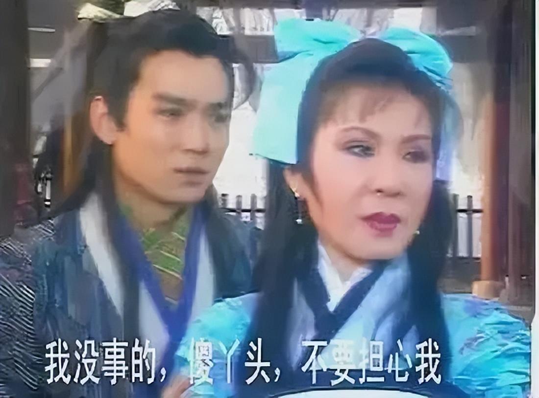 1998年，焦恩俊怕赔偿1000万的违约金，只好硬着头皮跟看似60岁的“西门大妈