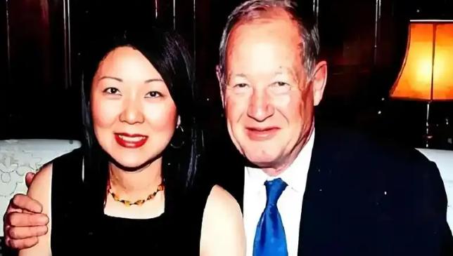 “你要是能怀孕，我们就结婚”！2006年，英国69岁富翁爱上中国33岁女外卖员，