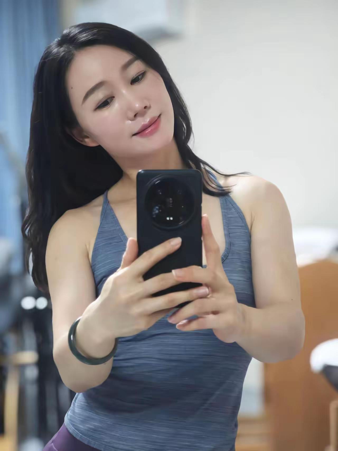 美女姐姐漂亮，好身材[握手][啤酒][赞]