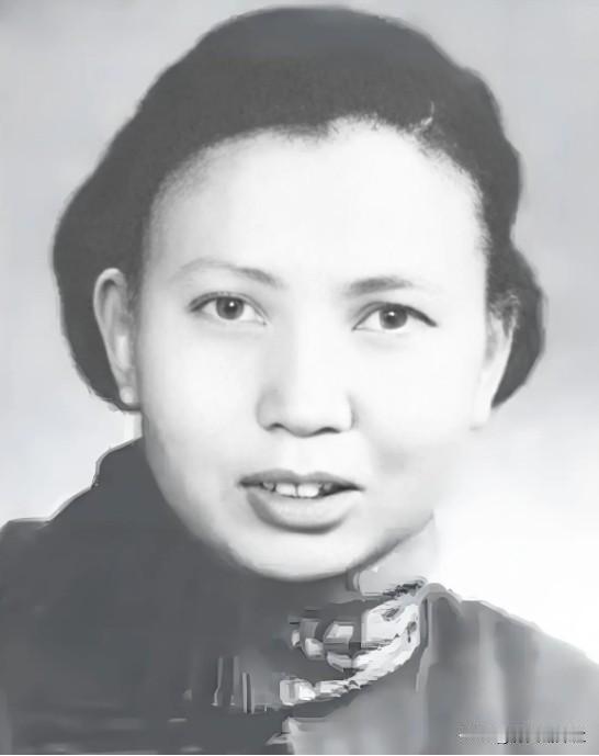 1941年，一名新四军女兵被俘虏，敌人准备活埋她。行刑前，敌人突然问：“你叫啥？