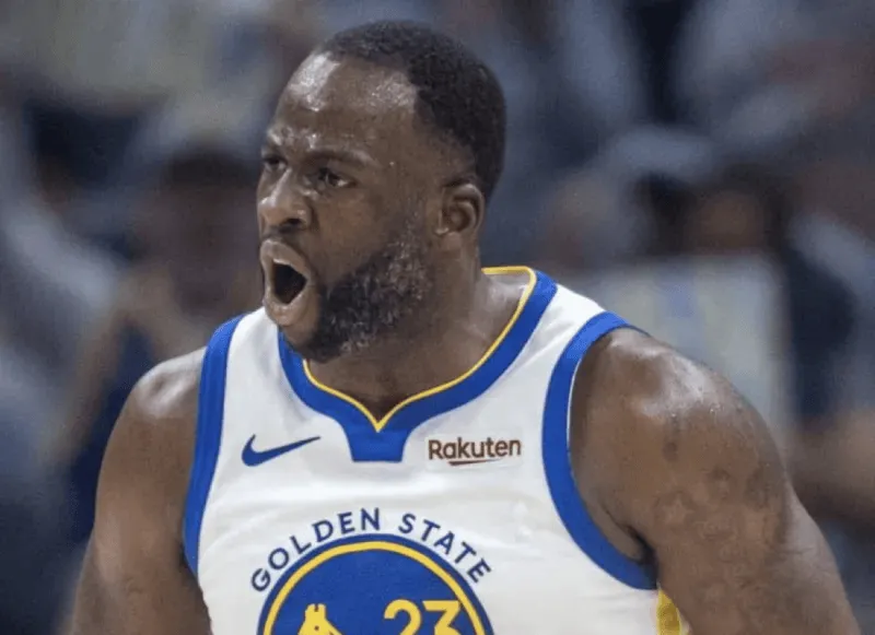 NBA常规赛，勇士对阵尼克斯的比赛中。勇士球员斯蒂芬-库里接受媒体采访，谈及