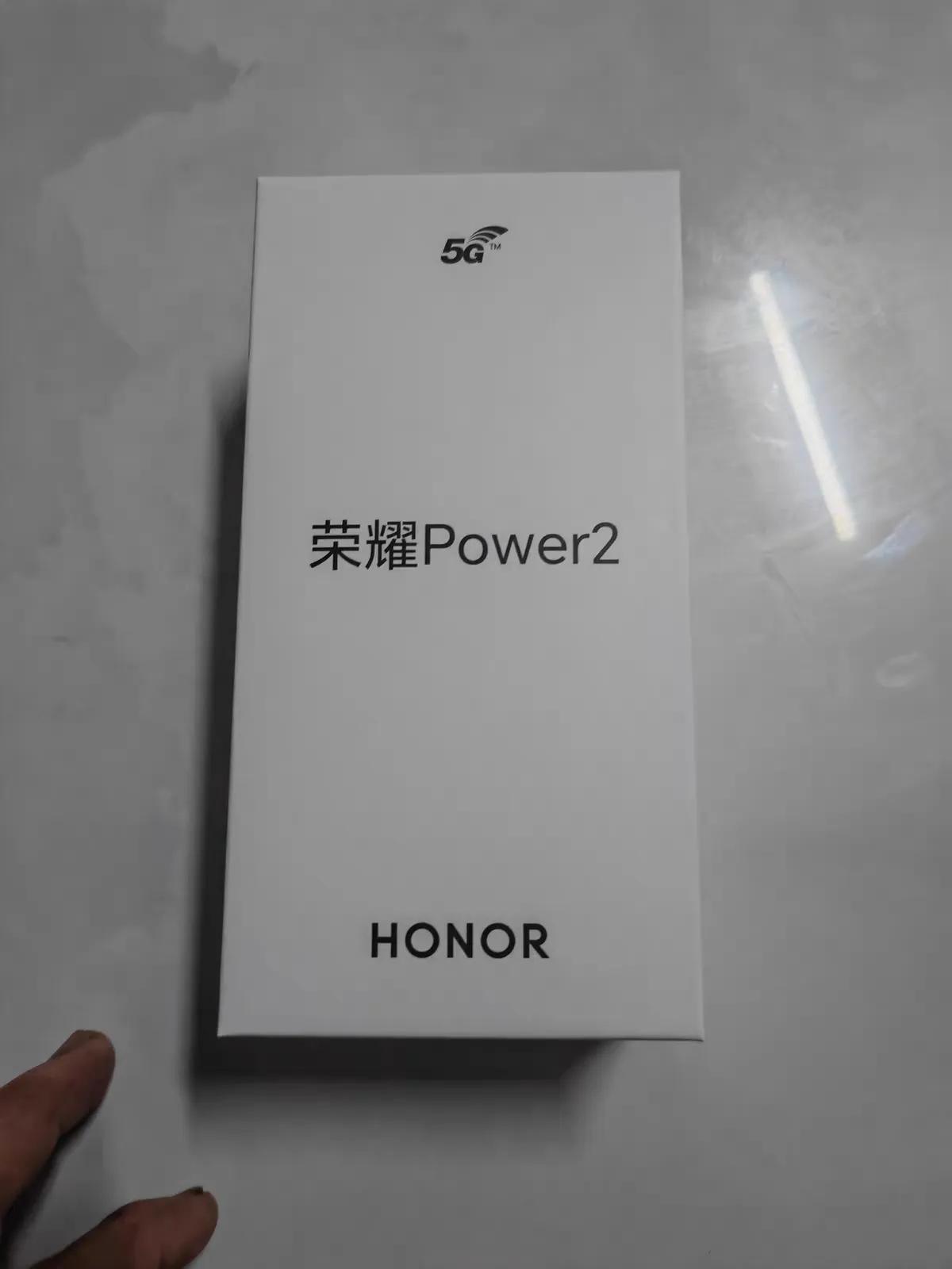 目前来看真相已经浮出了水面！刚看到有人在那阴阳怪气，说荣耀电池做这么大，价格没涨