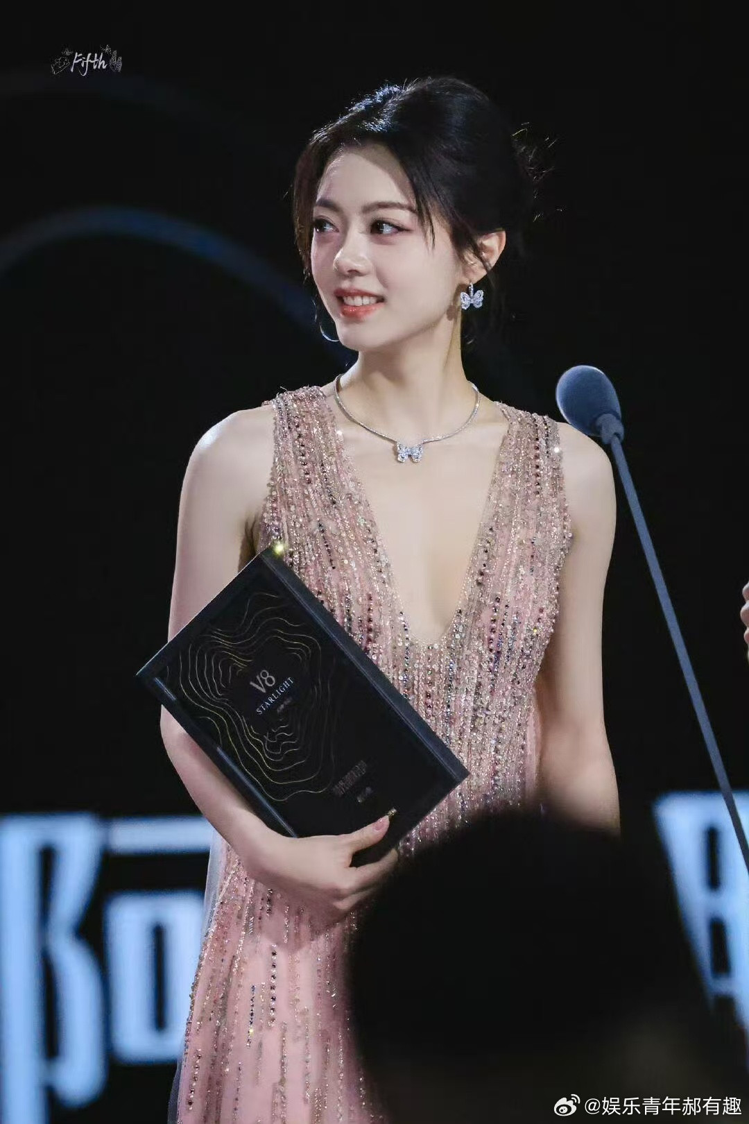 赵今麦健身从《巴啦啦小魔仙》里的小丫头到如今能驾驭多种角色的女演员，赵今麦的蜕