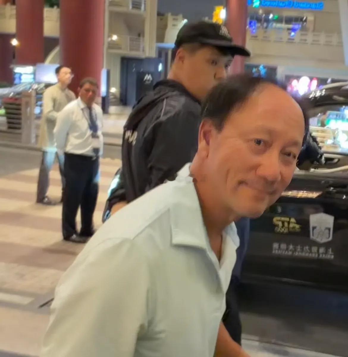 17岁问鼎法网的张德培居然这么老了！曾经的“飘柔”也变成了半秃，携儿子现身上海酒