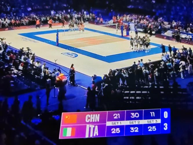 主攻2人满分，副攻2人成最大短板！今天对阵意大利结果可以预见！0：3输给别人