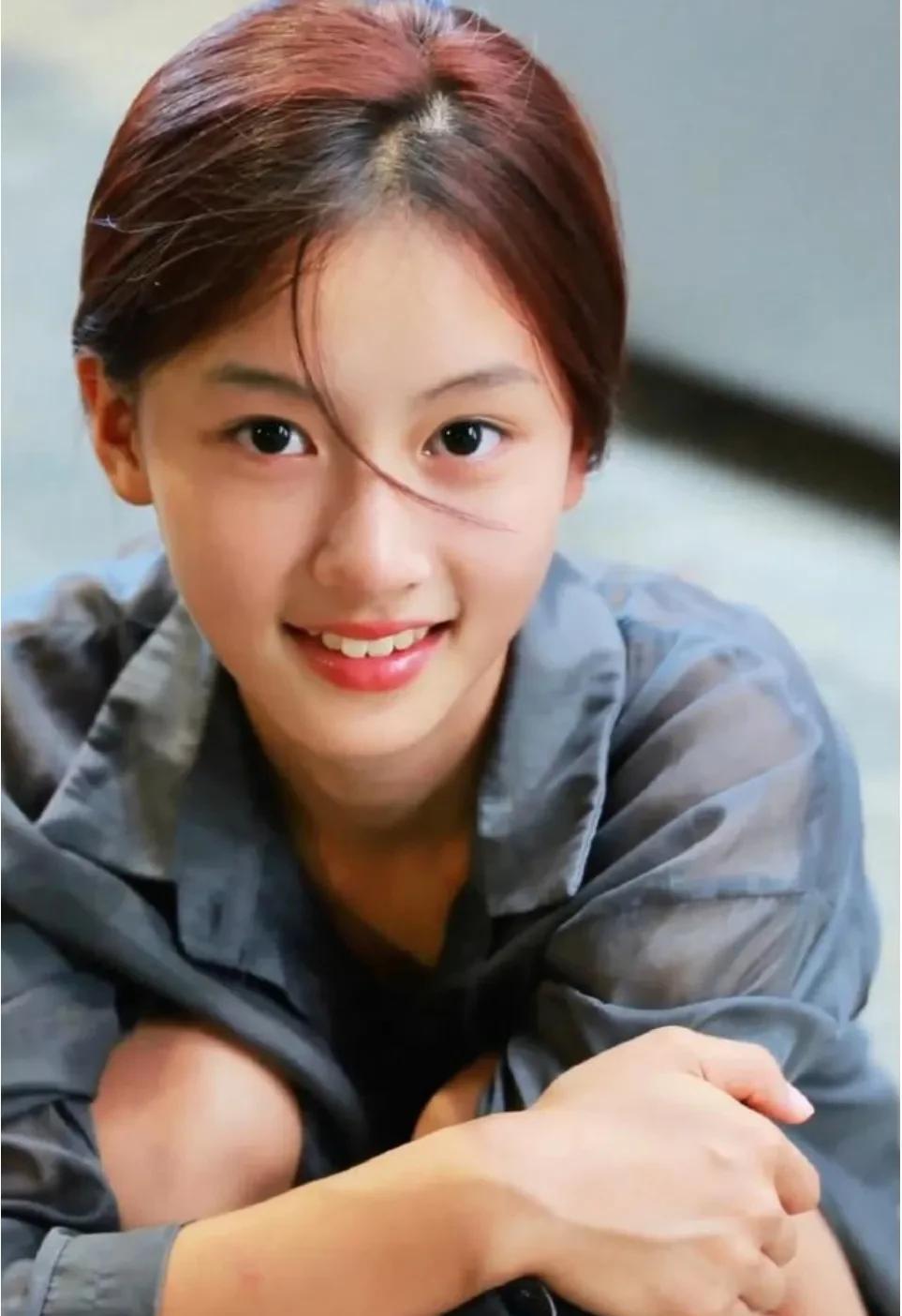 名人的热度哪有那么好蹭啊。借于正热度火了一把的少女七七，很快就会凉凉了。人家