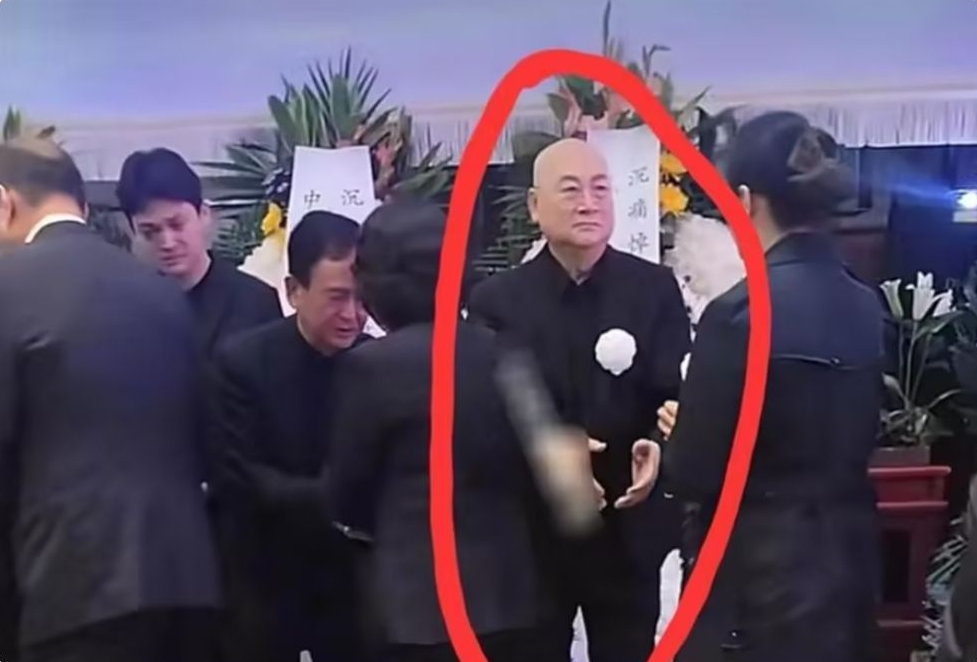陈丽华走后1个月，迟重瑞退出富华，软饭男还是真爷们儿？