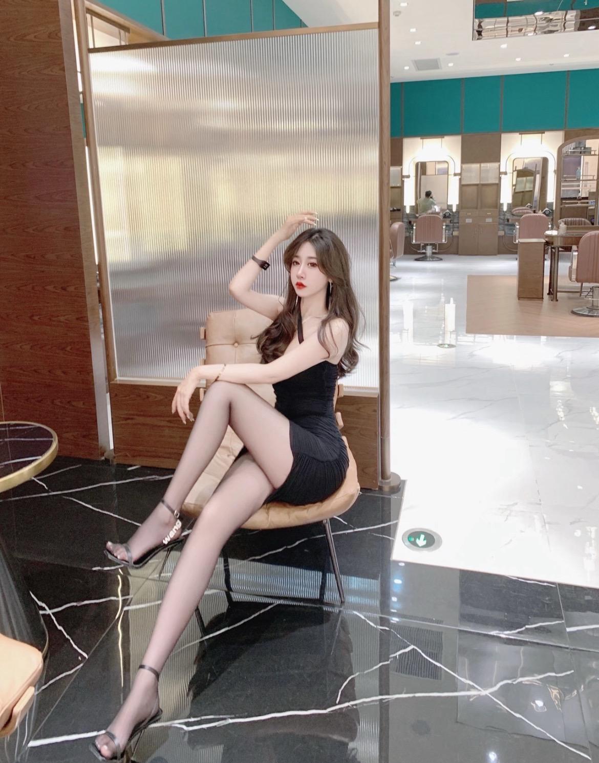 少女和少妇就差个发型💇‍♀️。