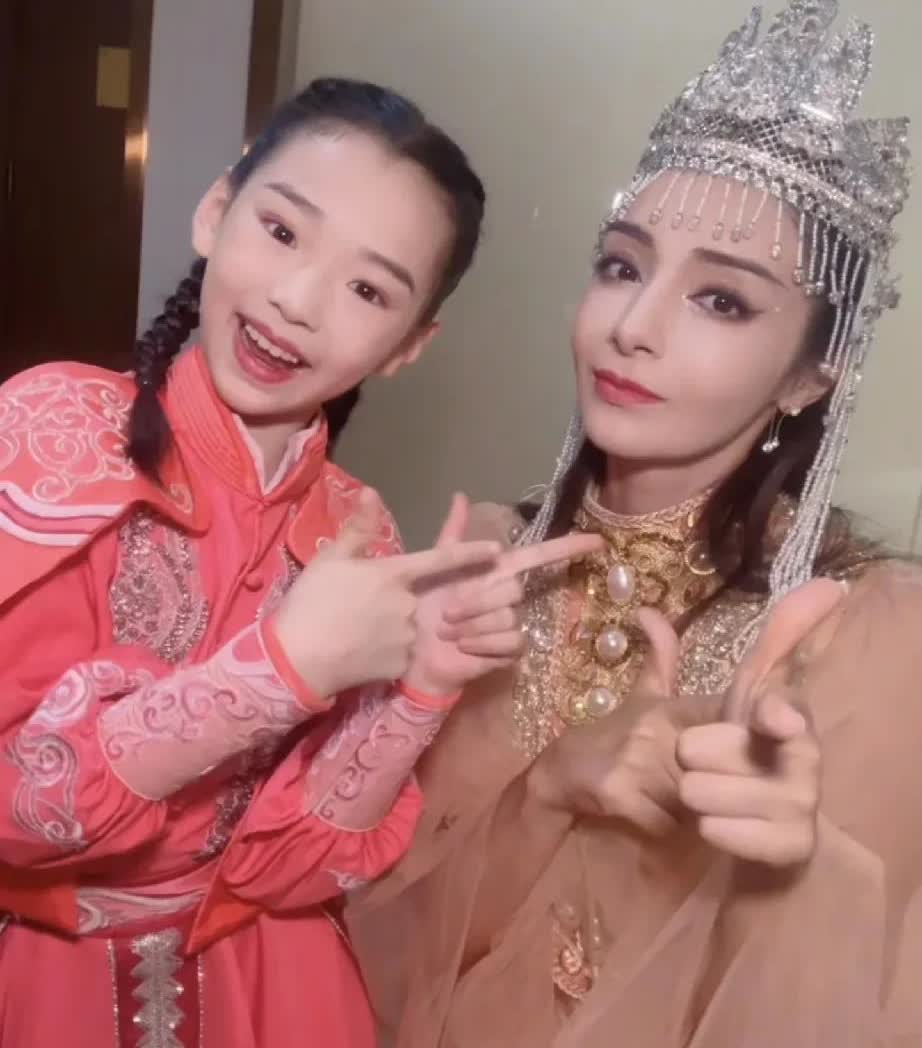 最适合进娱乐圈的星二代出现了不是小沈阳的女儿也不是黄奕的女儿黄芊玲，而是
