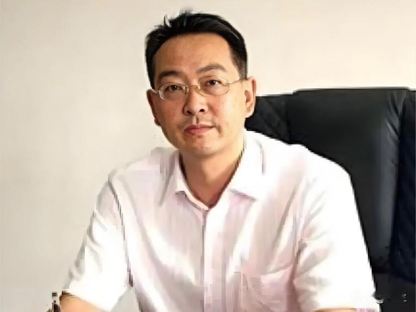 湖北省当阳市第二高级中学的马国良上了热搜！他拥有北京师范大学的研究生学历，还有正