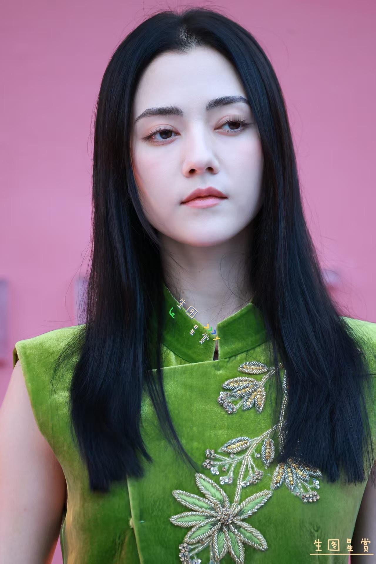 娜然最新时装周出图绿色旗袍异域仙子🧚🏻‍♀️💚娜然​​​