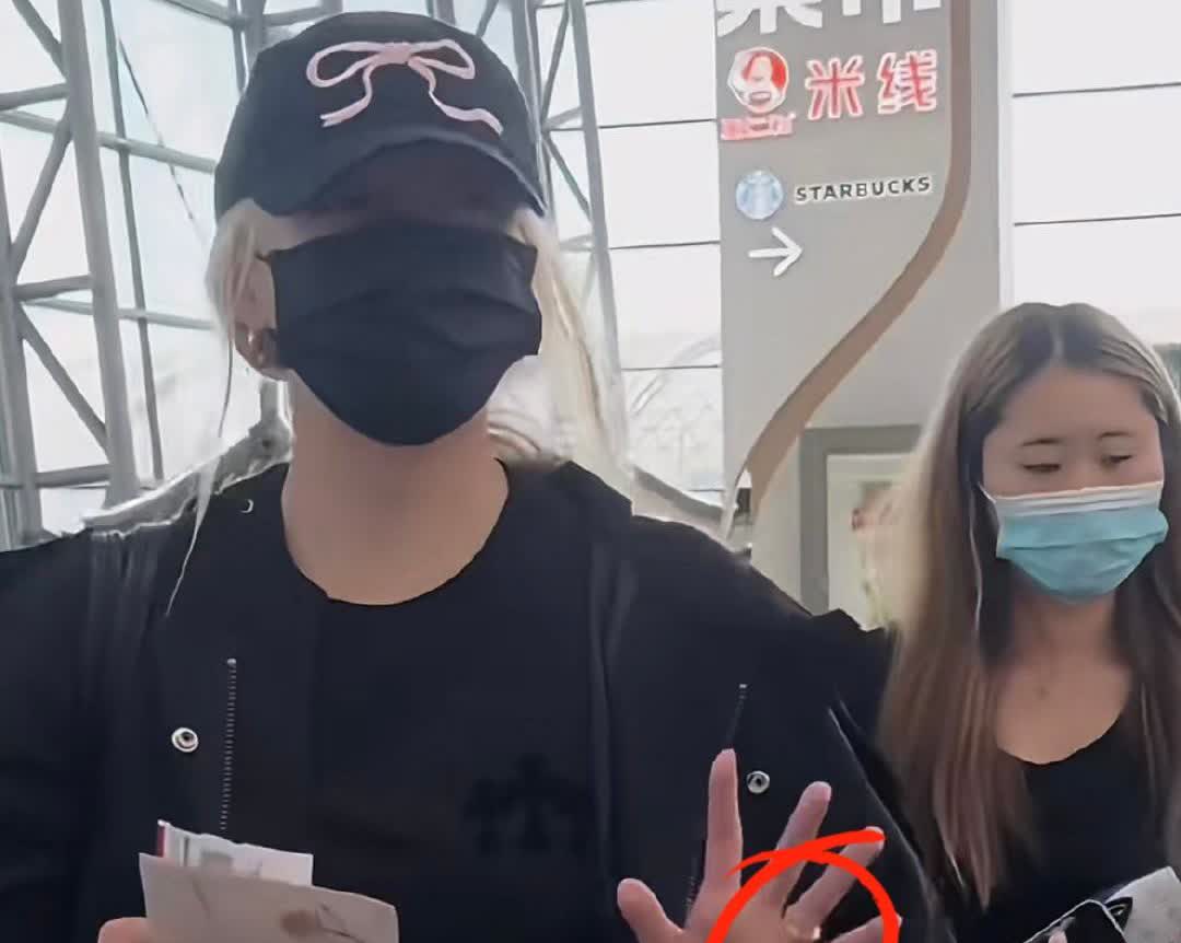 原来是这样呀一切都说的通了鹿晗也搞得太神秘了开演唱会也不用准备这么久