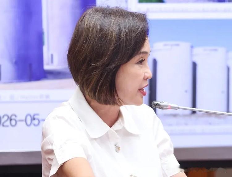 高雄选情翻盘？蓝营候选人柯志恩支持度咬到赖瑞隆　，蓝绿激战市民更喜欢“他”_蒋万