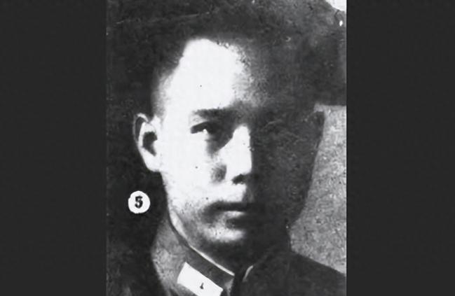 1943年10月，王耀武叫来副参谋长柴意新说：“余程万那边缺人，你去常德吧。”常
