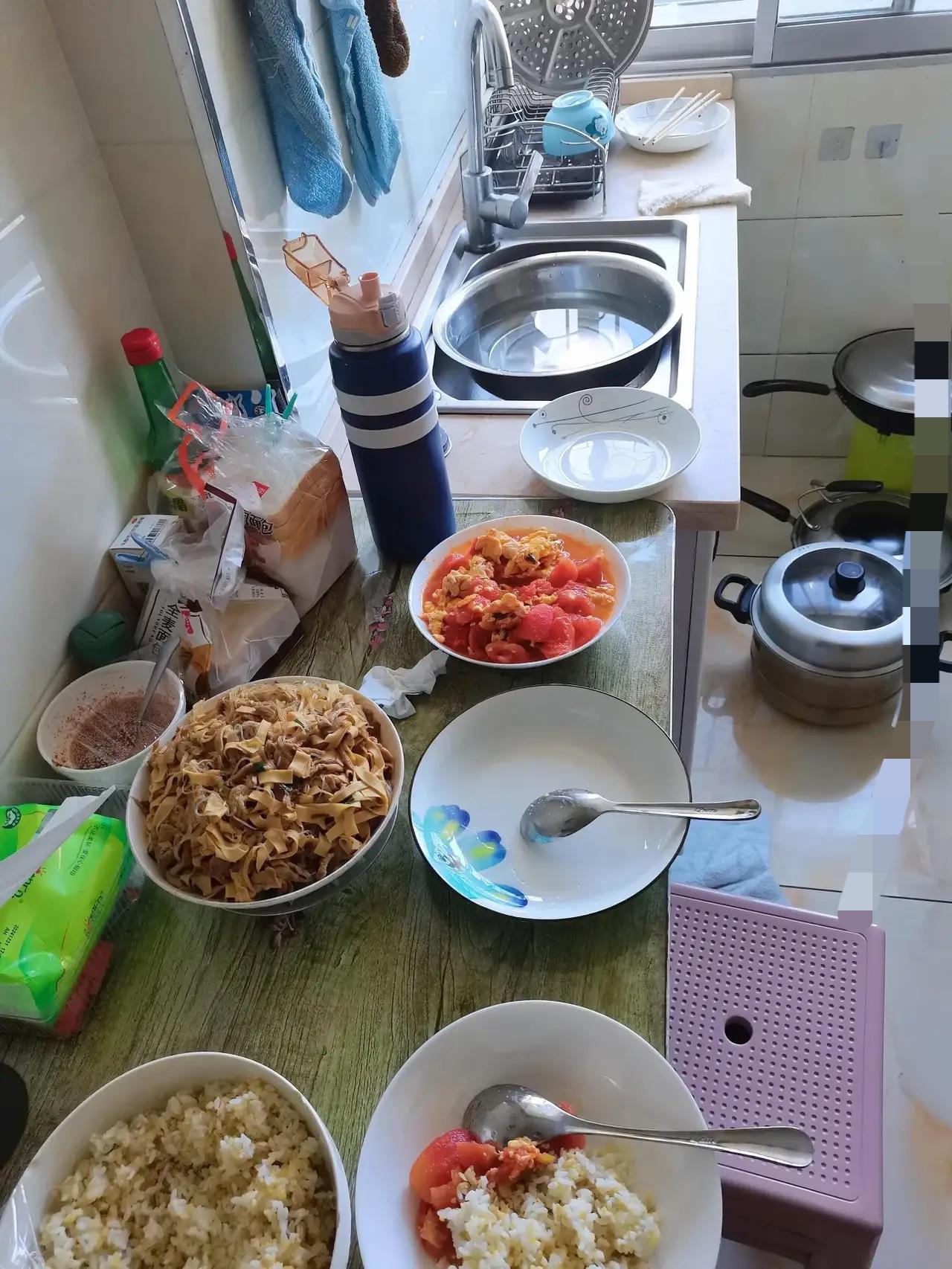 侄子两岁时，嫂子和我哥离婚，我哥抑郁出了车祸人不在了，这孩子就跟我父母在农村长大