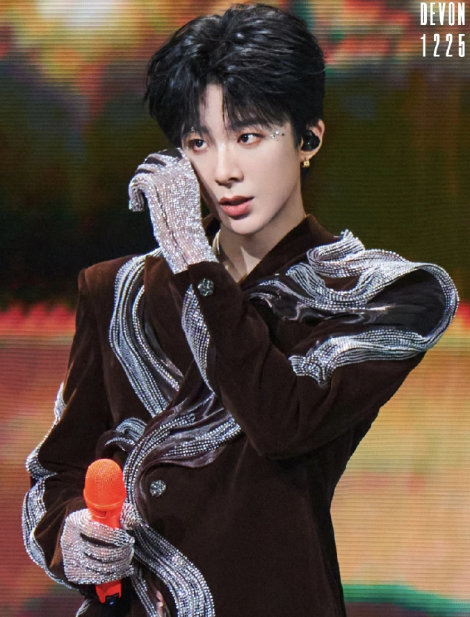 刷完刘宇宁直播片段后，我手痒去扒了扒他的日常状态。不挖不知道，一挖一大串。他