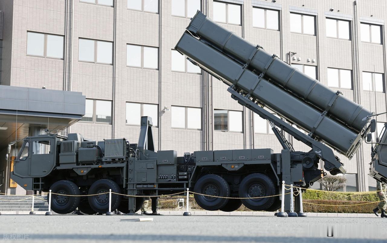 熊本部署的“25式陆基反舰导弹”，射程一千公里。日本国防省的人介绍它的时候，
