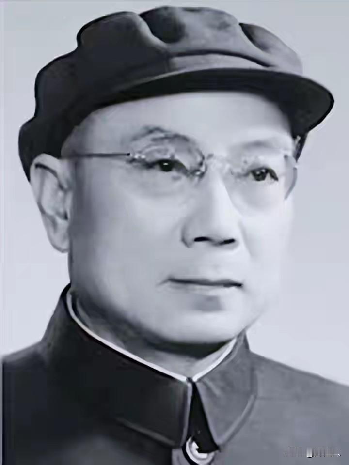 1948年3月，西柏坡的夜晚还带着寒意。毛主席突然问起东北局关于土改讨论的材料，