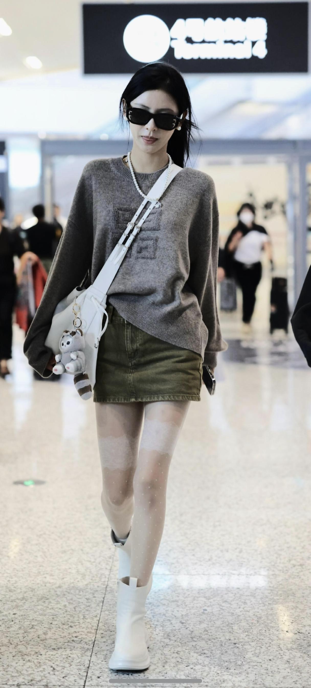 ​​​，美！机场都是仙女打架现场