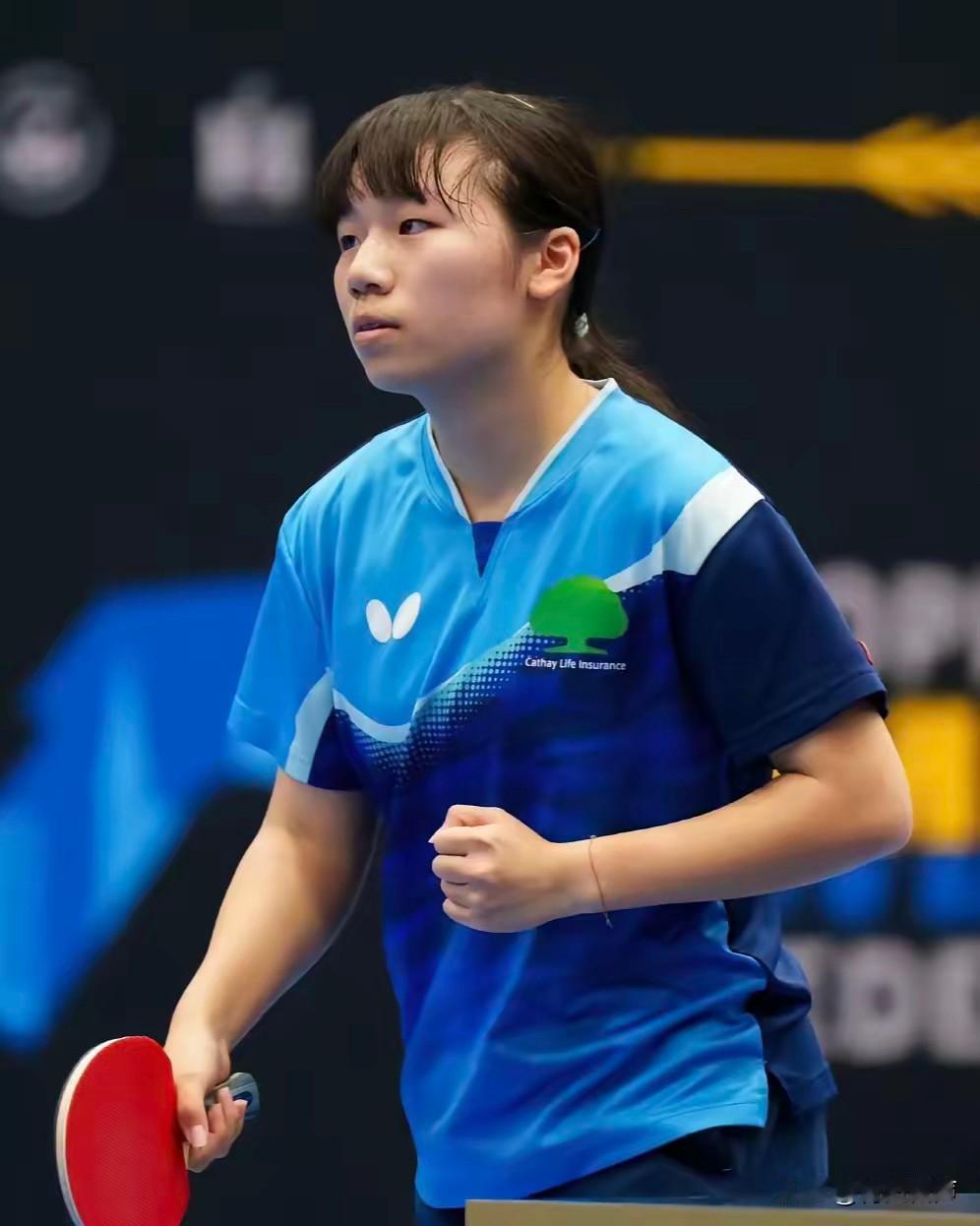 就是这位女孩，她不是孙颖莎，也不是张本美和，甚至也没有国家队的陪练资源，但她却成