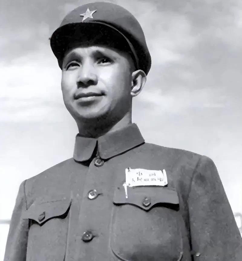 粟裕打了一辈子仗，说国军有三个人最难对付，薛岳张灵甫都排不上号，有一个让他连吃三