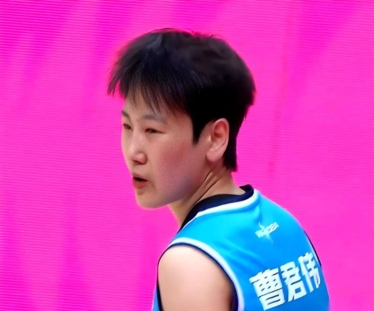 山东队被逼到悬崖边上，再输一场就直接淘汰。主教练侯冰的操作，却让所有人看不懂—