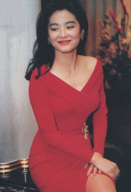 1994年，40岁的林青霞准备嫁给邢李源，秦汉得知后，第一时间找到琼瑶，哀求：“