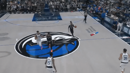 卧槽文班这个空接背扣………nba​​​
