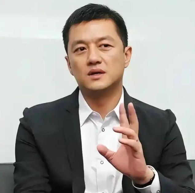 李亚鹏直播哭了，自爆十年前跟黄晓明借钱，黄晓明只回了四个字，至今再也没提过。 