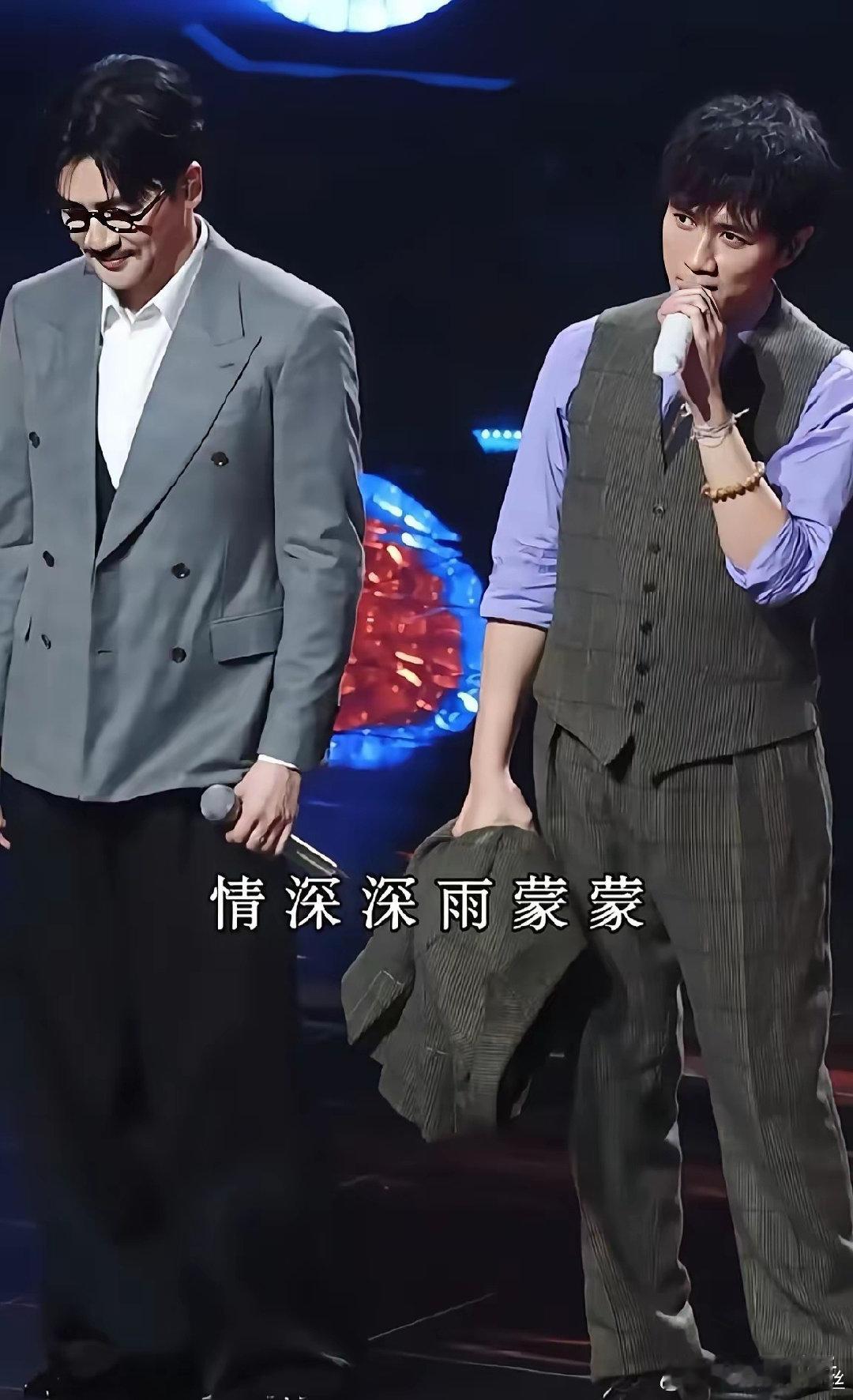 苏有朋心里苦啊!面对像天山童姥的古巨基，他一定在想:“还让不让人活啊?”“我演杜飞的时候，你比我帅就