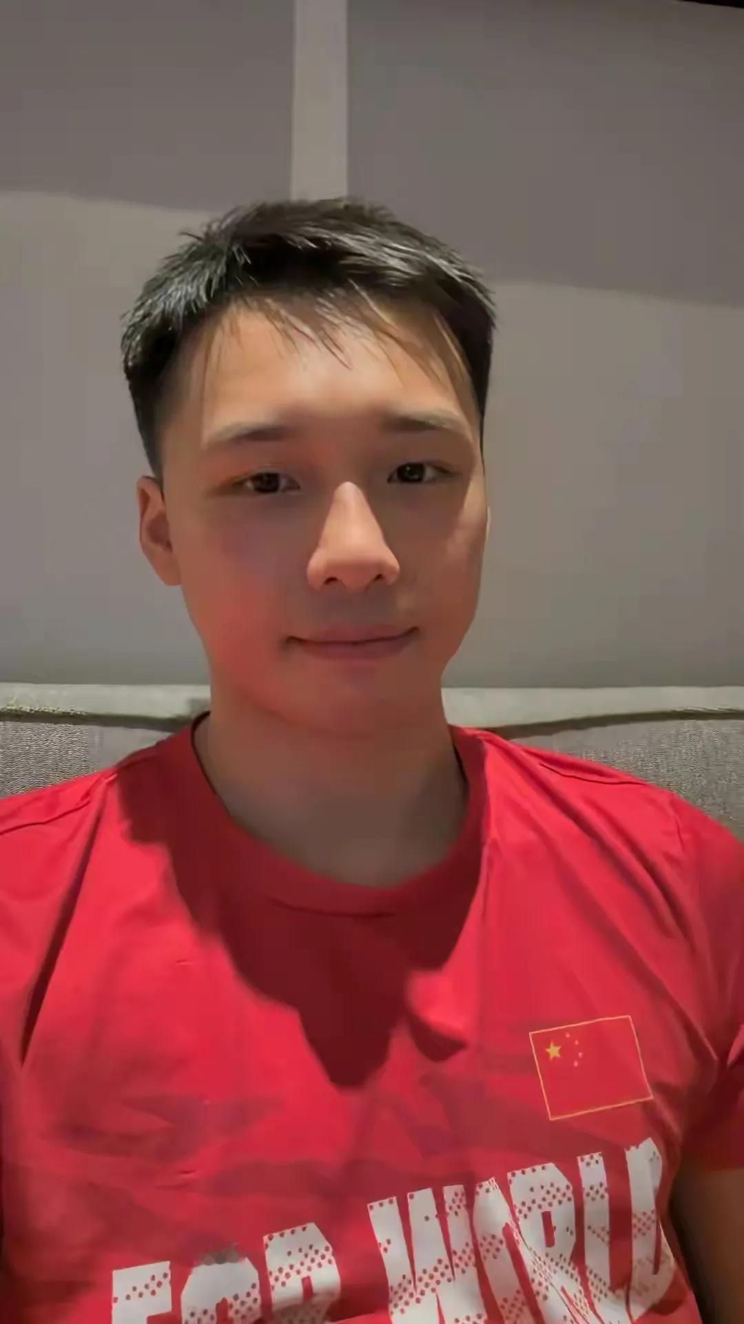 陈艾森的这个鼻子也太大了吧，这种鼻型叫什么鼻呀，真的很少见的，我在网上搜了一遍，