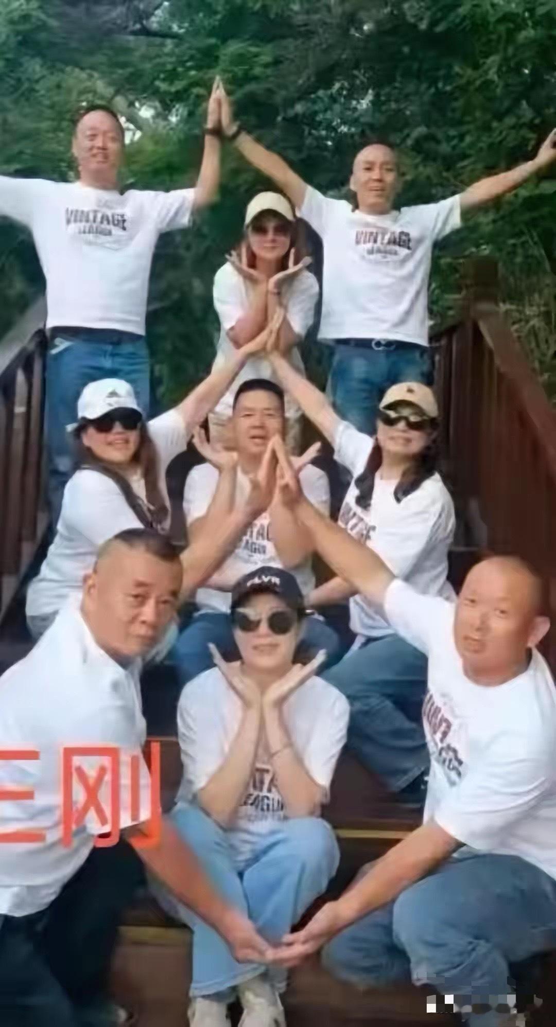 重庆老王一开始还为自己占到便宜而洋洋自得，现在发现他把日后的路给堵死了。原以为他