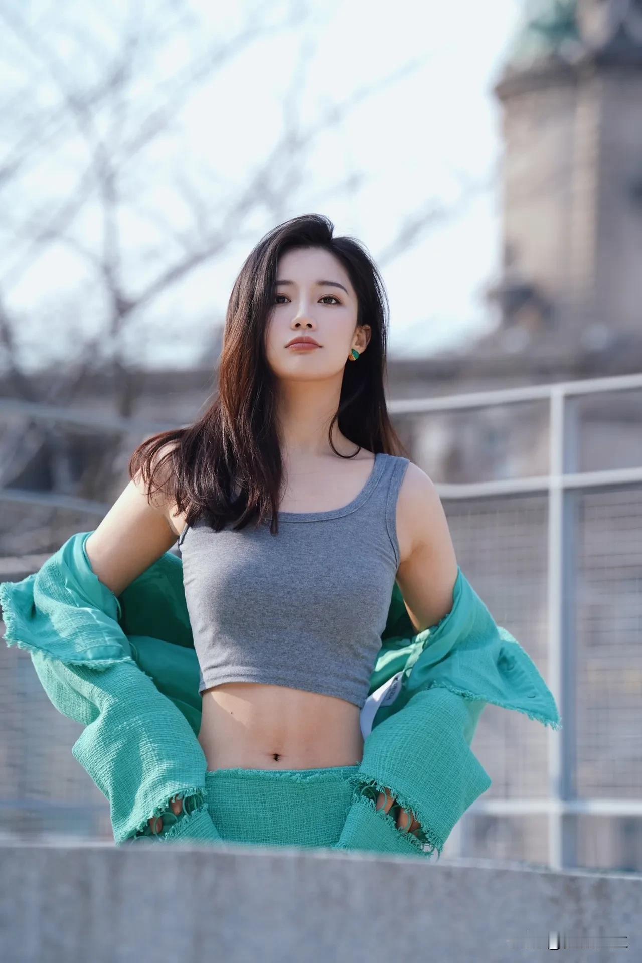 卢塞恩，被称为瑞士最美城市，湖里好多天鹅🦢